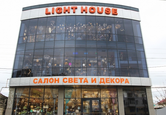 Здание салона Light House — салон света и декора