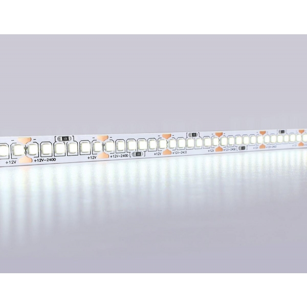 Светодиодная лента Ambrella Light 17W/m 240LED/m 2835SMD холодный белый 5M GS1403