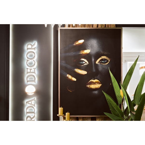 89VOR-DARKGIRL-1 Холст "Темная девушка"120х80см,багет латунь, поталь